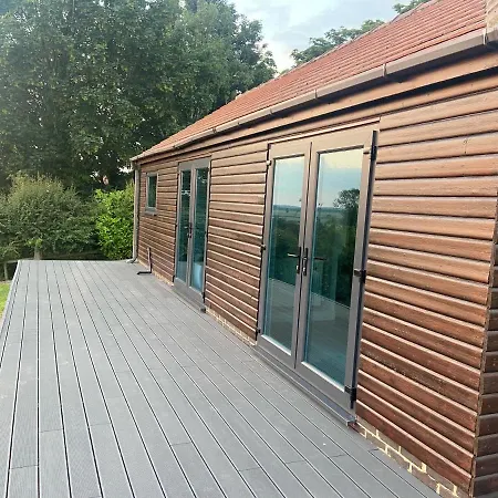 Danielle'S Den Apartment Doncaster Exterior photo